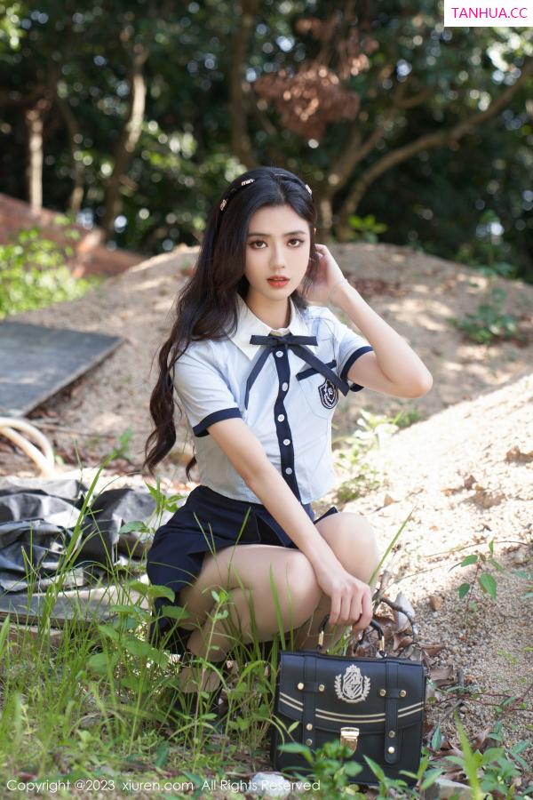 李浅浅  [XiuRen]高清写真图 2023.07.05 No.7028 浅浅Danny 性感Jk第11张图片